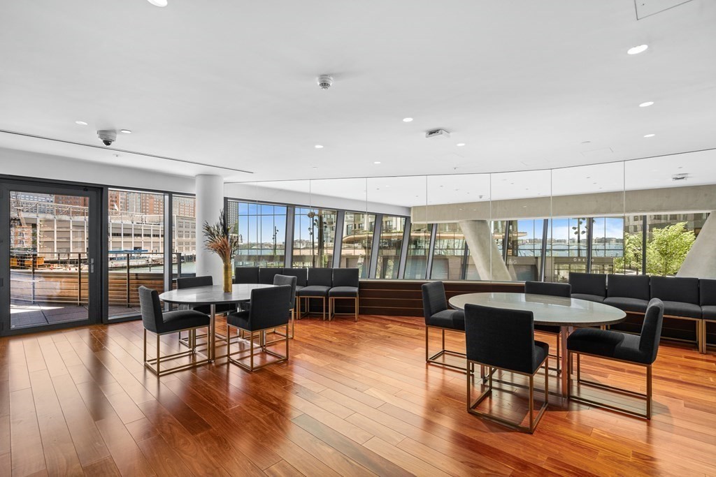 300 Pier 4 Blvd # 4N