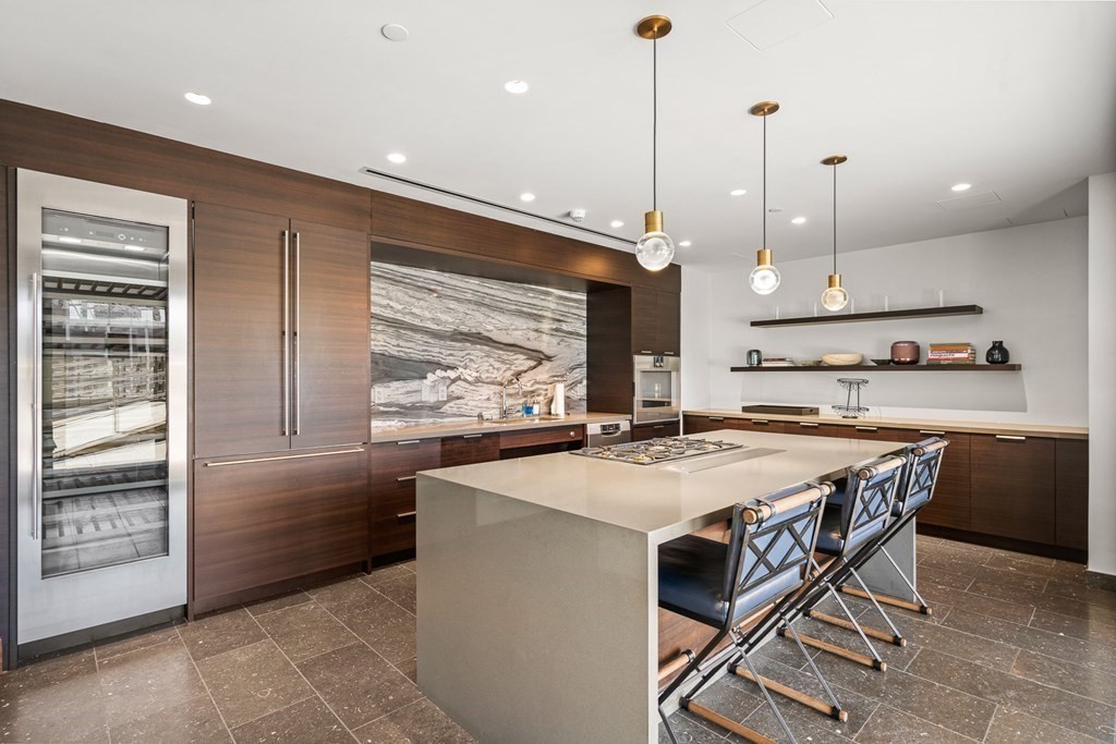 300 Pier 4 Blvd # 4N