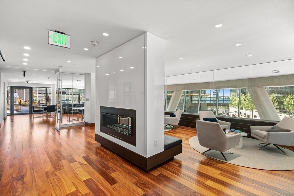 300 Pier 4 Blvd # 4N