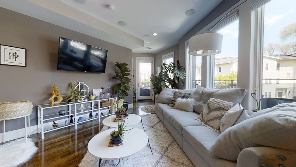 275 Old Colony Ave # 3