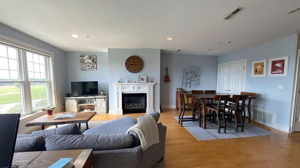 1306 Columbia Rd # 5C