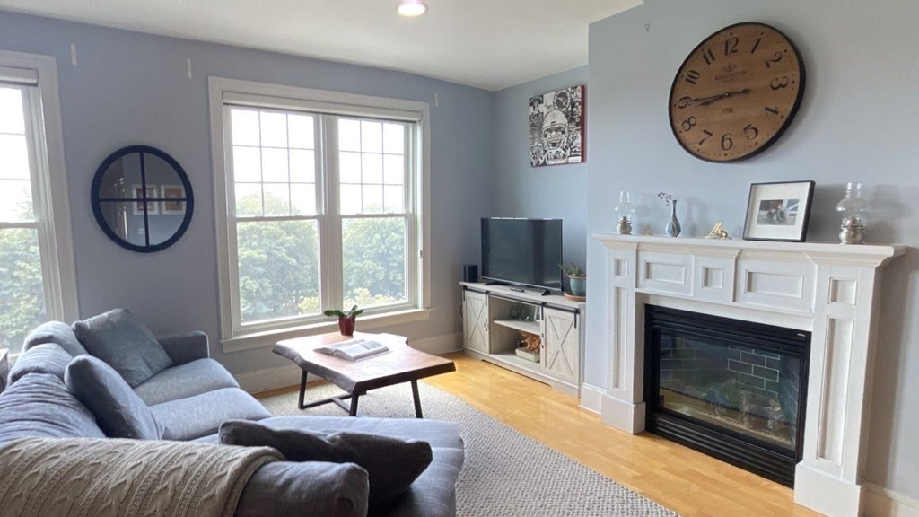 1306 Columbia Rd # 5C