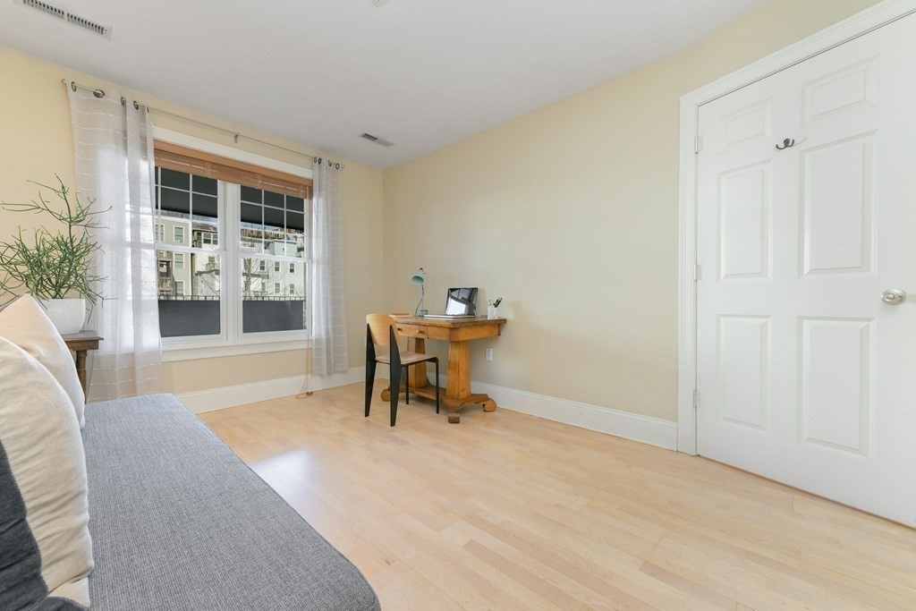 1306 Columbia Rd # 5C