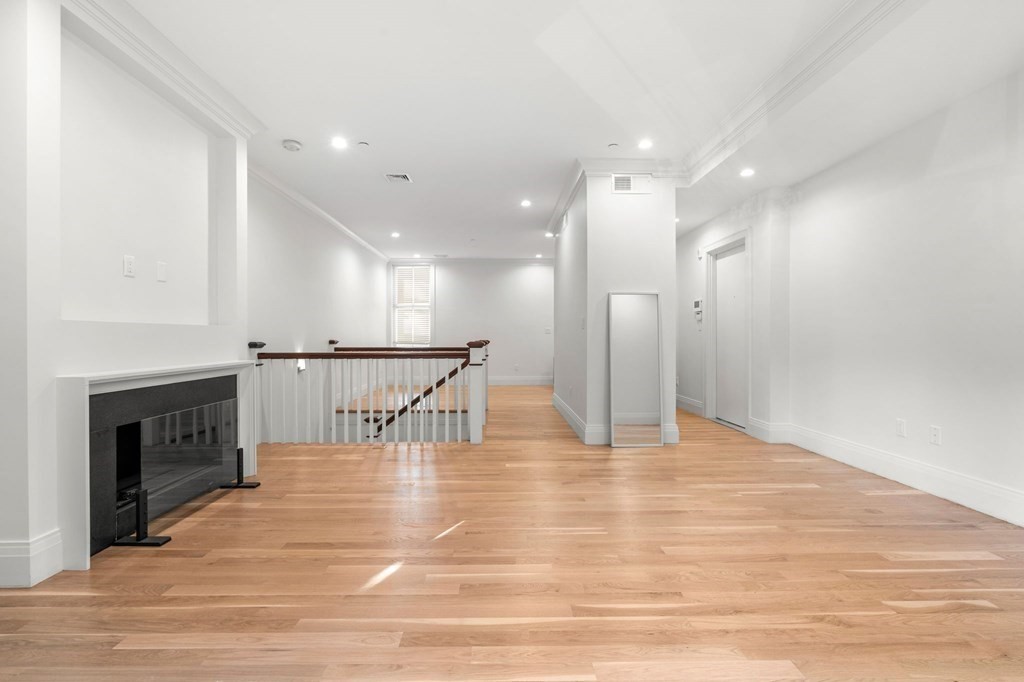 67 St Botolph St # A