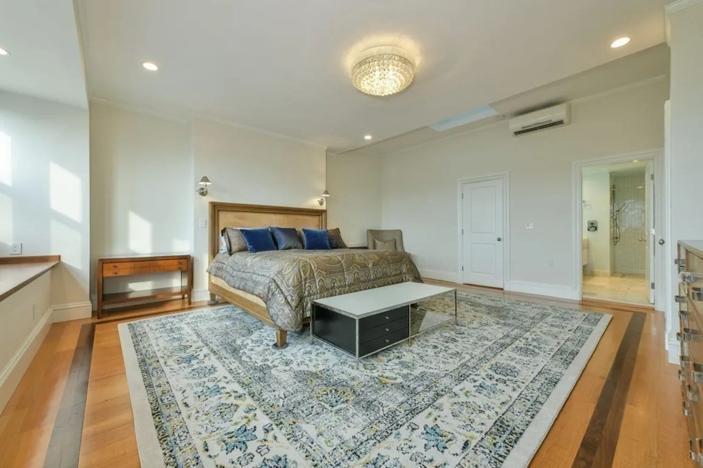 214 Beacon PH