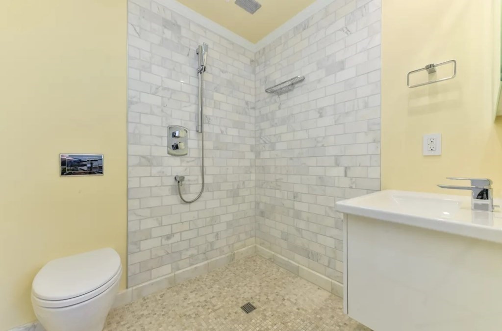 214 Beacon PH