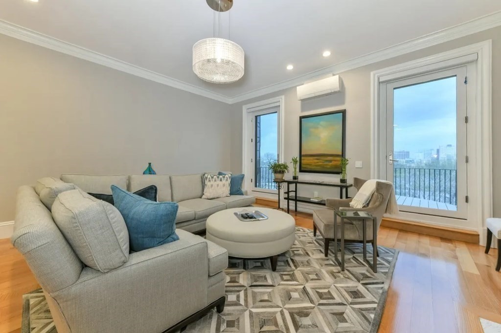214 Beacon PH