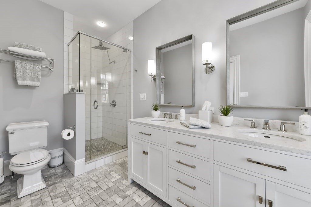 128 Pembroke St # 3 Unit: 2-3