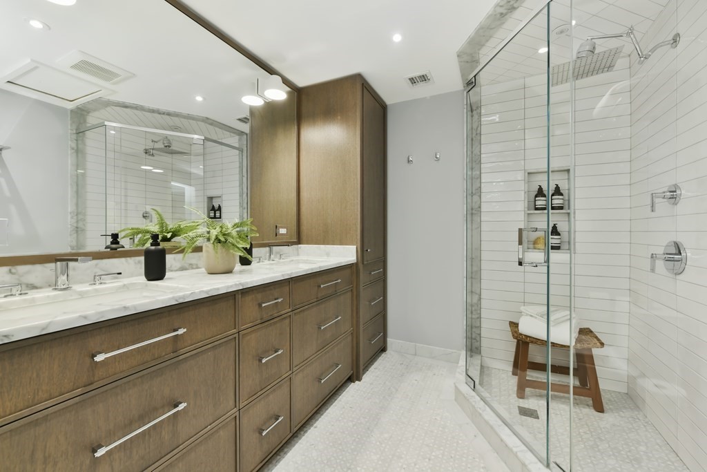 128 Pembroke St # 3 Unit: 2-3