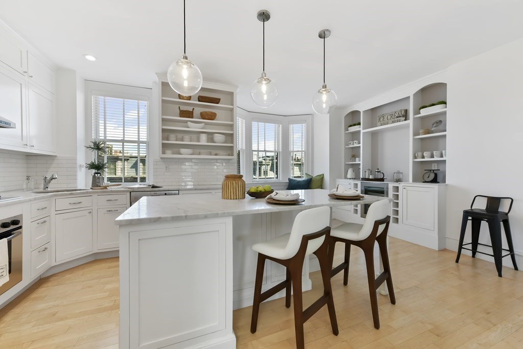 128 Pembroke St # 3 Unit: 2-3