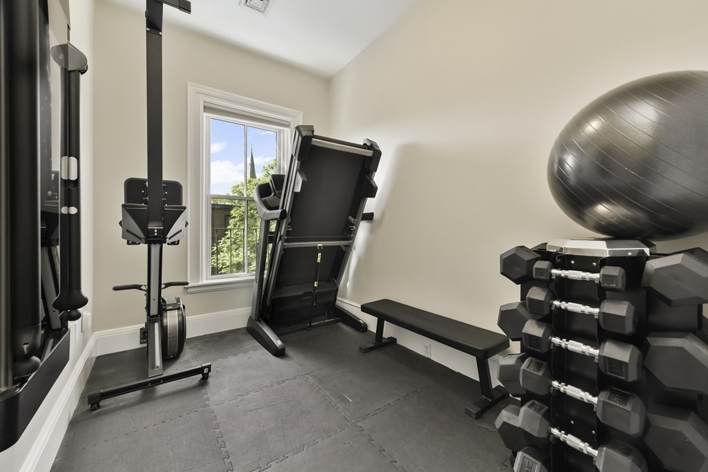 128 Pembroke St # 3 Unit: 2-3