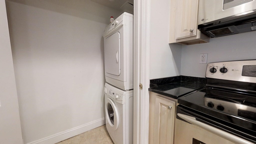 121 Centre St # 203