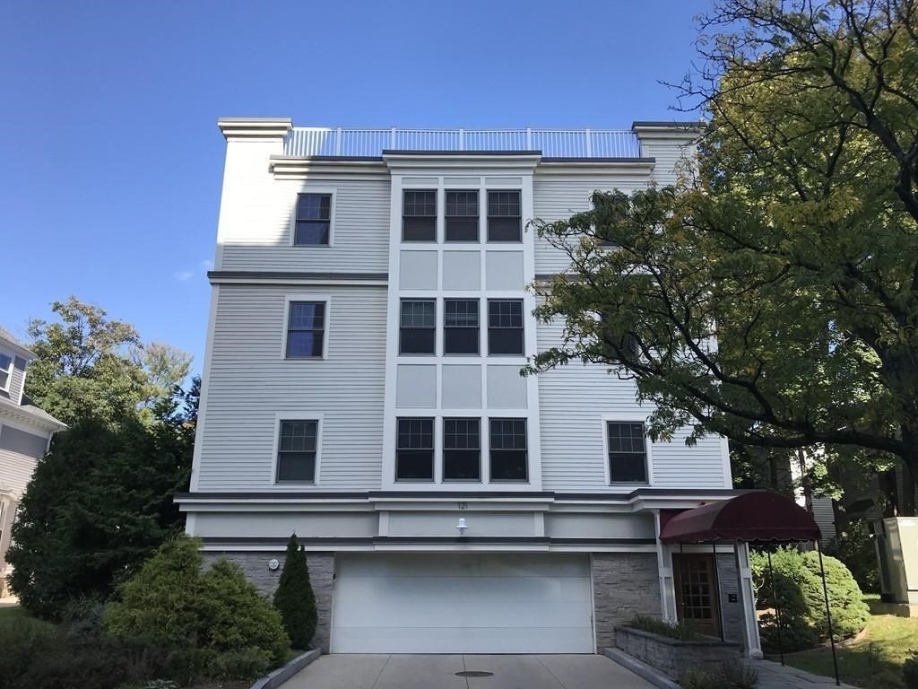 121 Centre St # 203