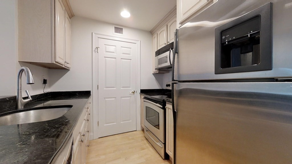 121 Centre St # 203