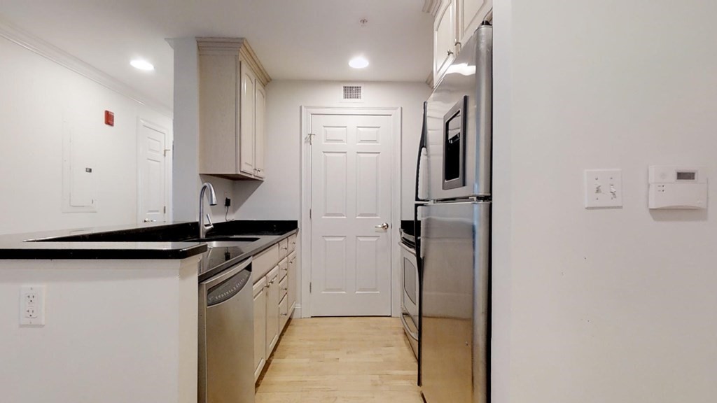 121 Centre St # 203