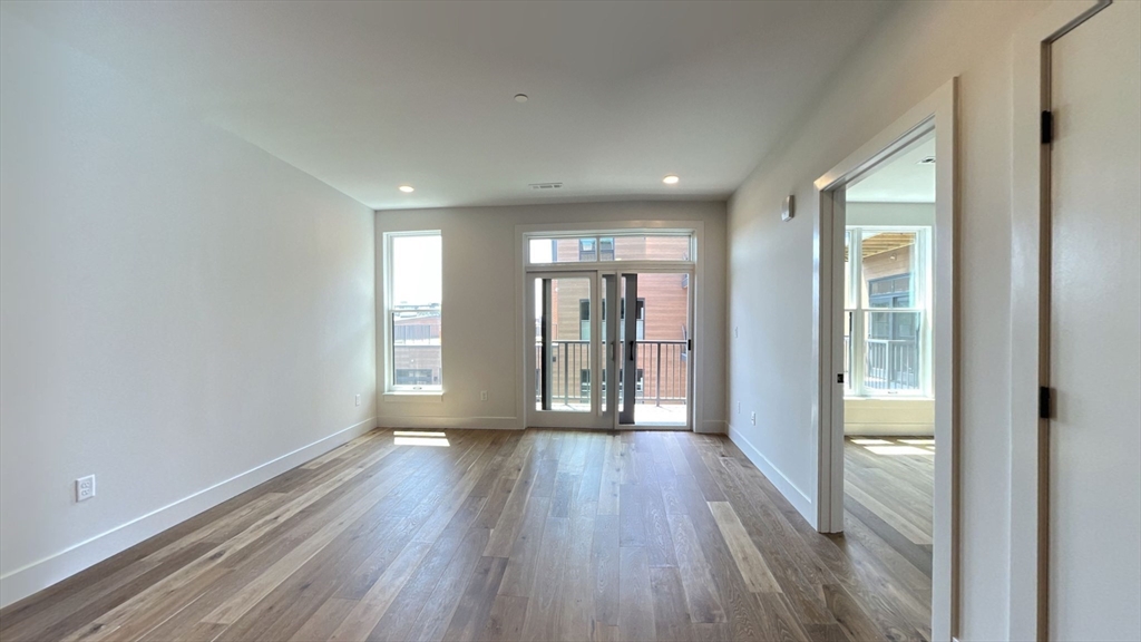 566 Columbus Ave # 212
