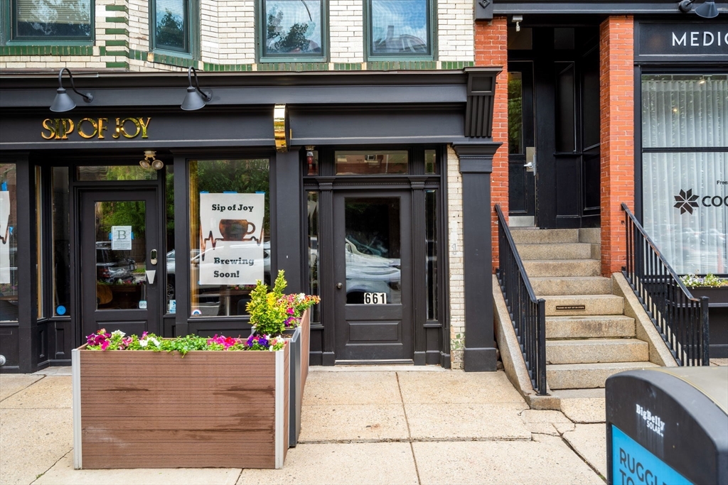 661 Tremont