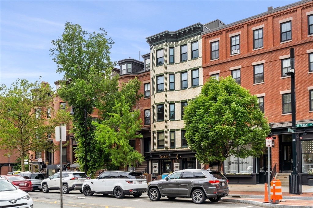 661 Tremont