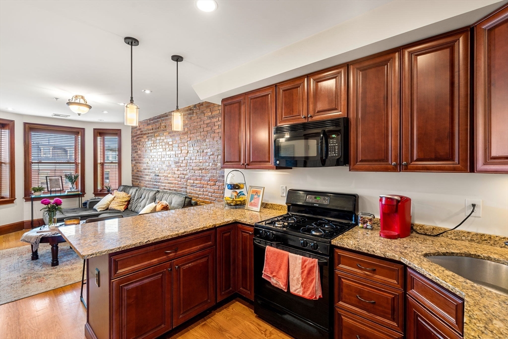 661 Tremont