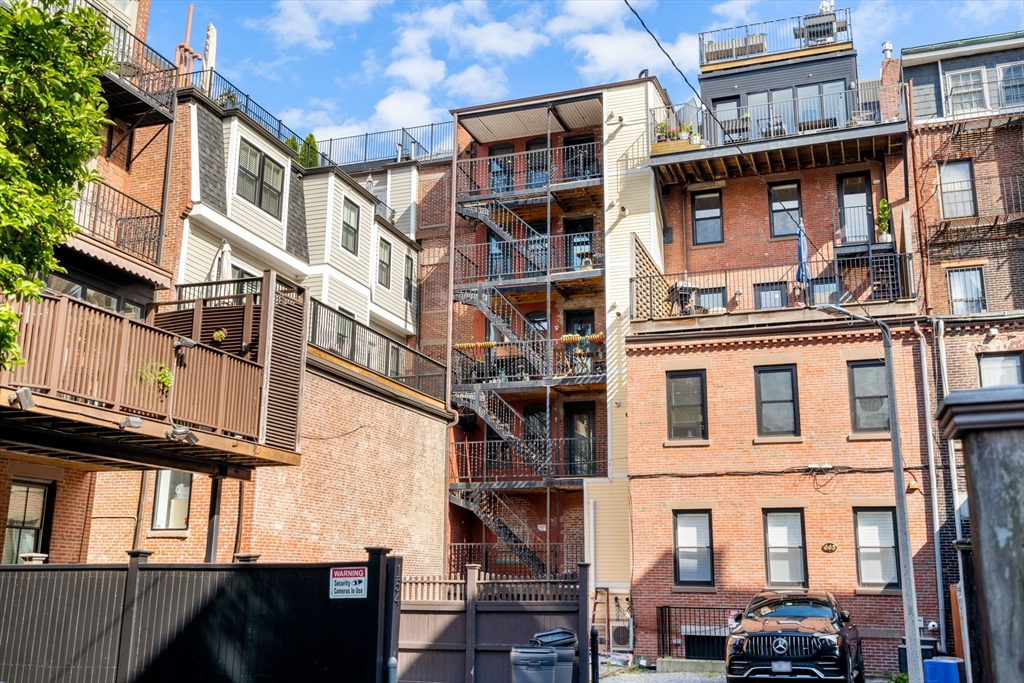 661 Tremont