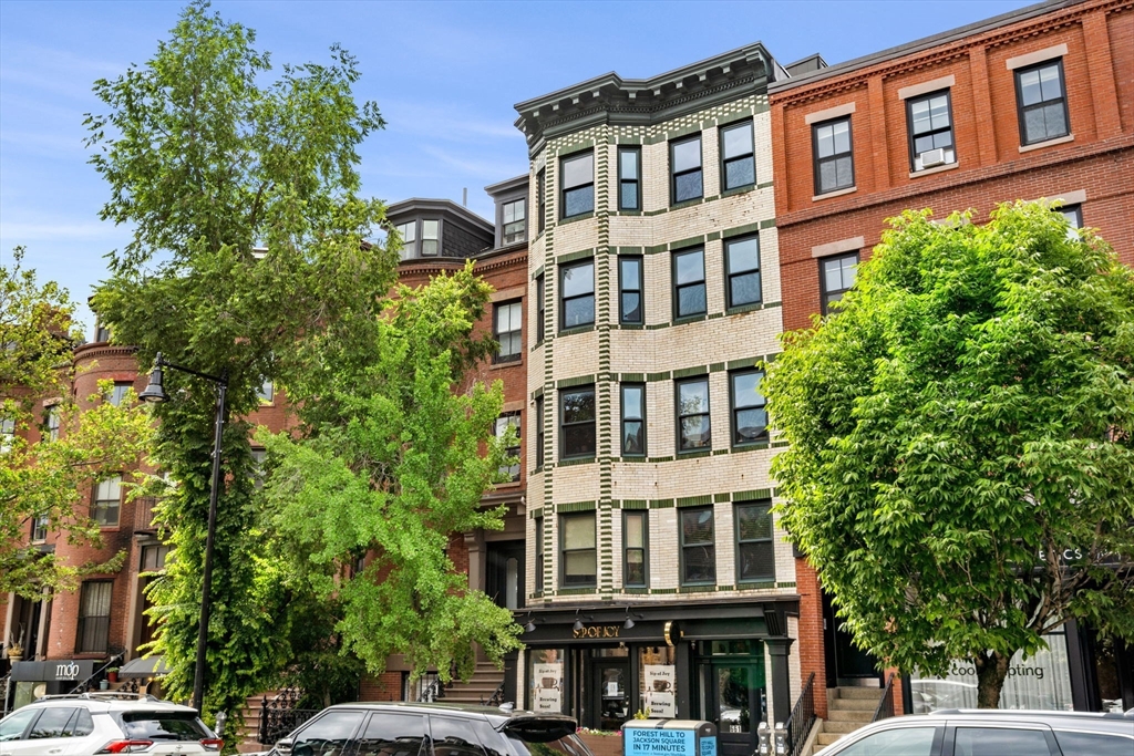 661 Tremont