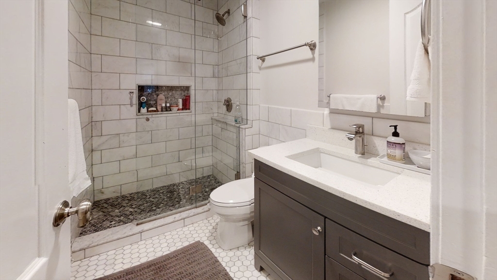 125 Beacon St # 1
