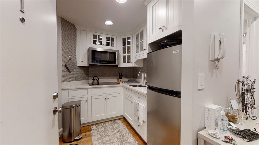 125 Beacon St # 1