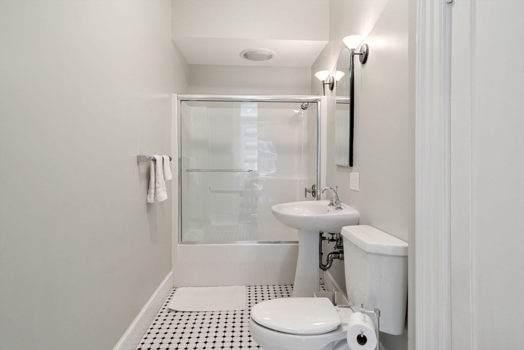 132 Commonwealth Ave # 8