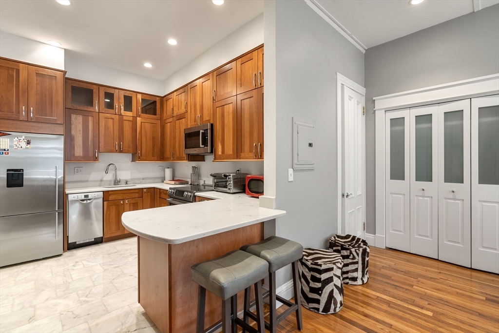 132 Commonwealth Ave # 8