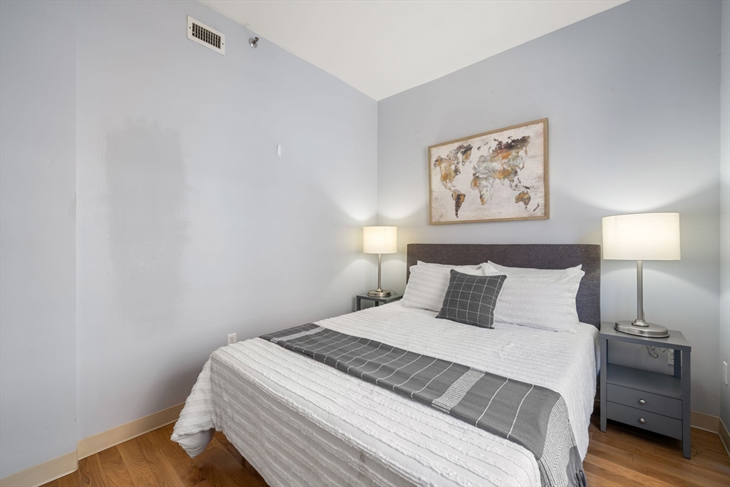 636 Beacon St # 205
