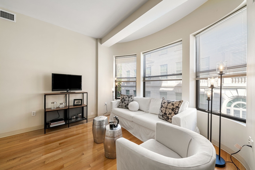 636 Beacon St # 205