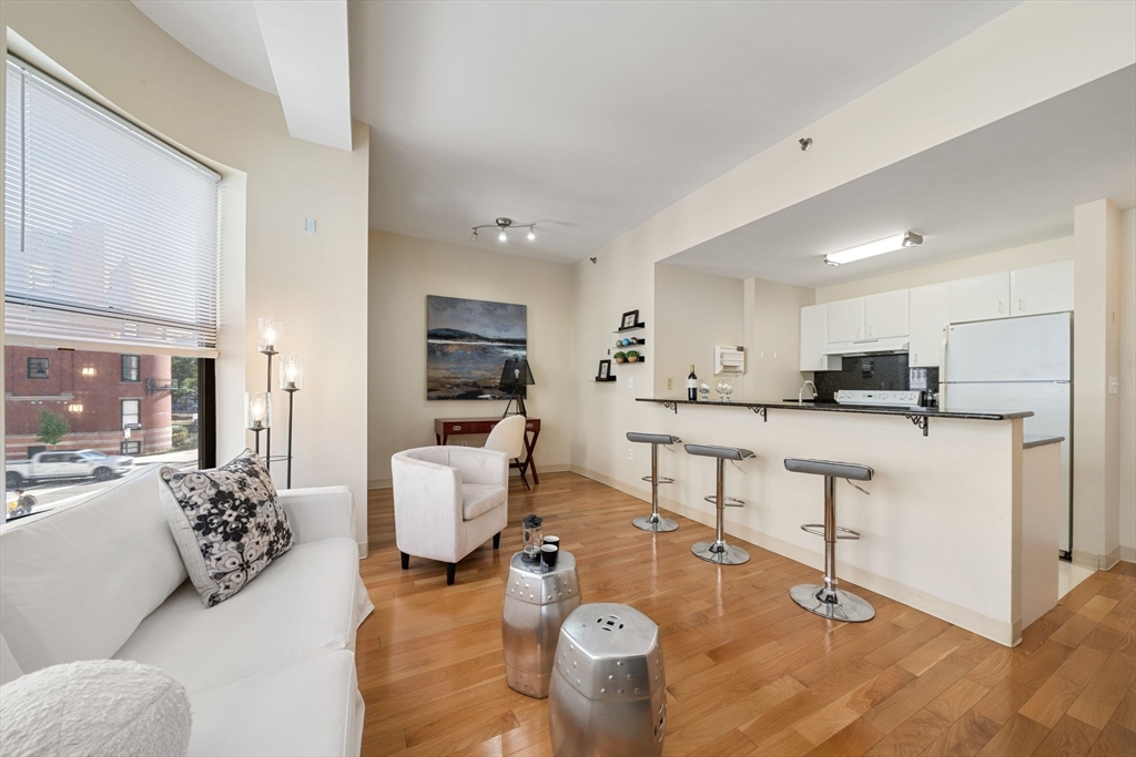 636 Beacon St # 205