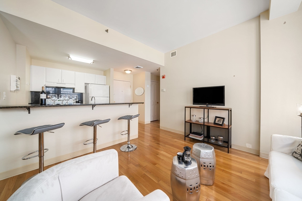 636 Beacon St # 205