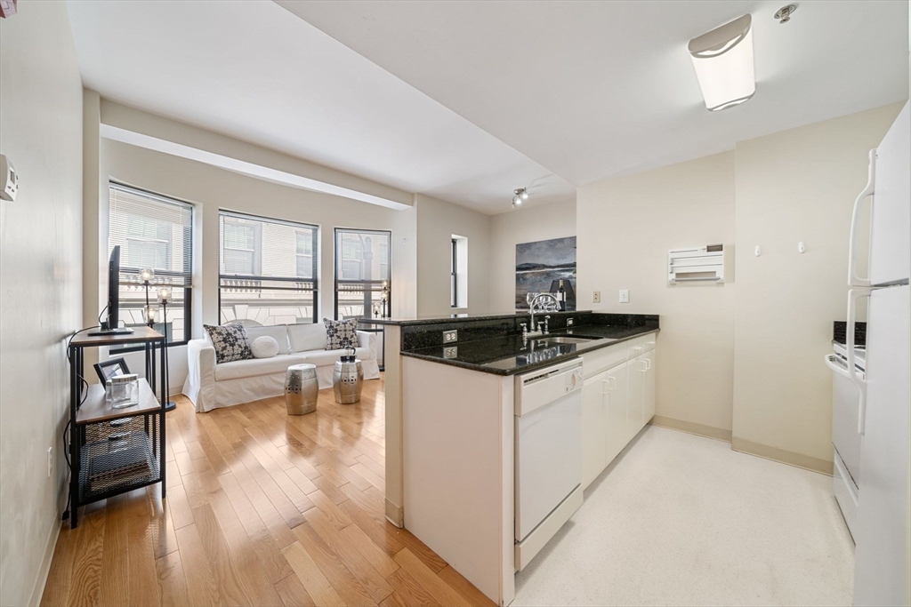 636 Beacon St # 205