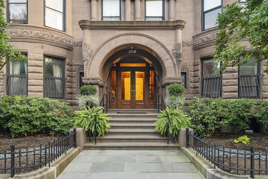 308 Commonwealth Ave Unit: Unit E