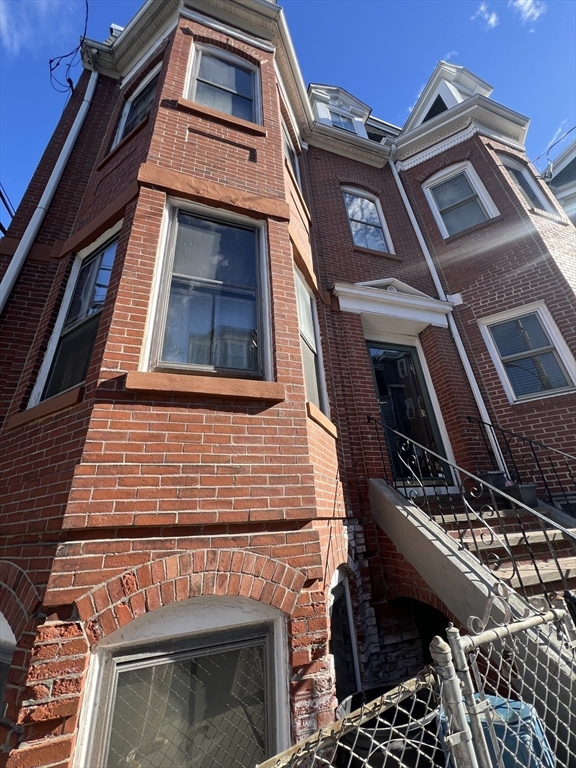 2 Pacific St