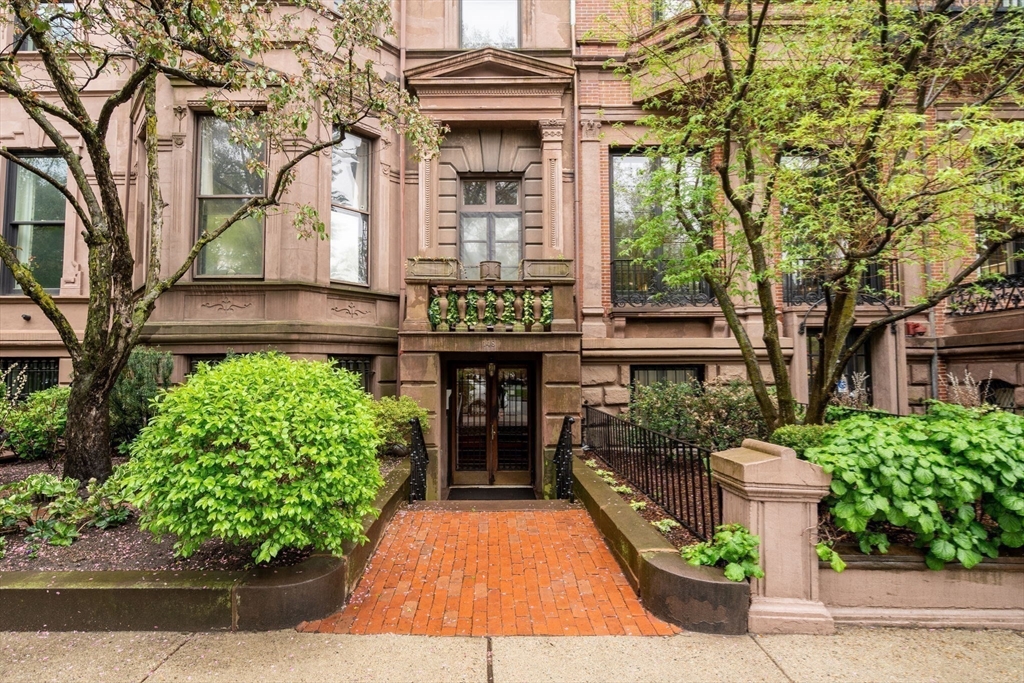 148 Commonwealth Ave # 301