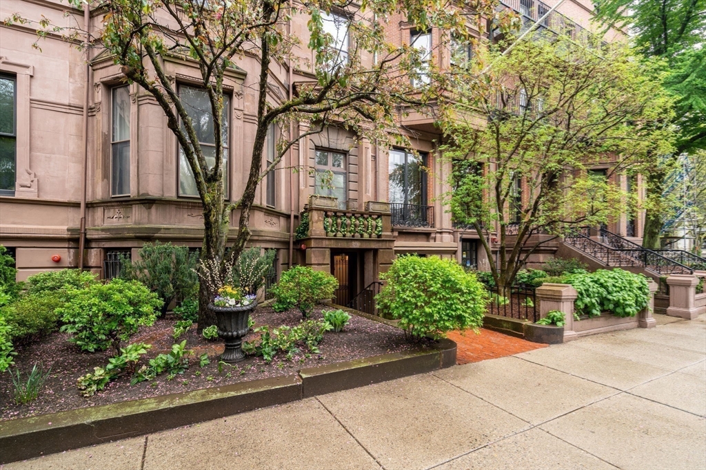 148 Commonwealth Ave # 301