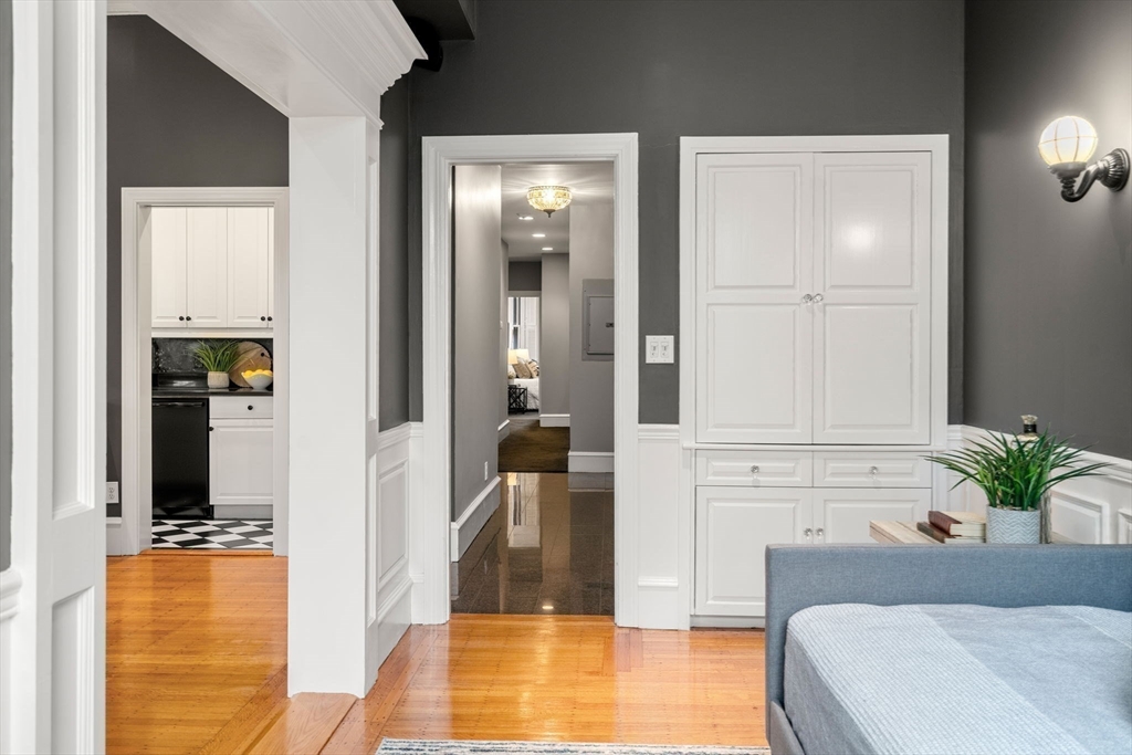 148 Commonwealth Ave # 301