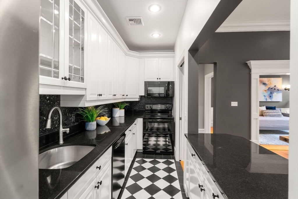148 Commonwealth Ave # 301