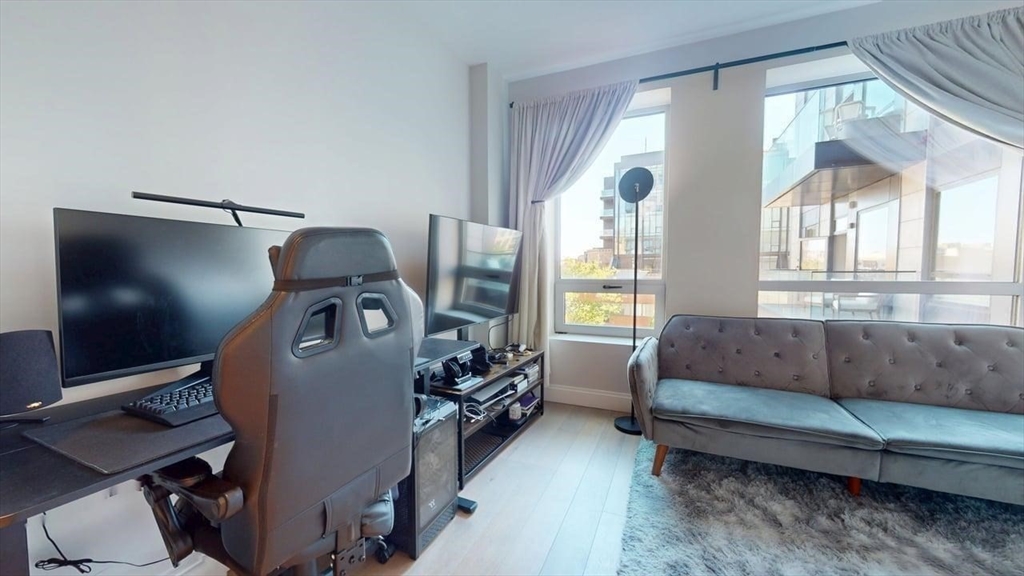 100 Shawmut # 413