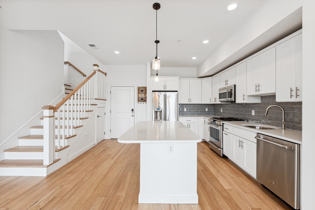 170 West Broadway # 403