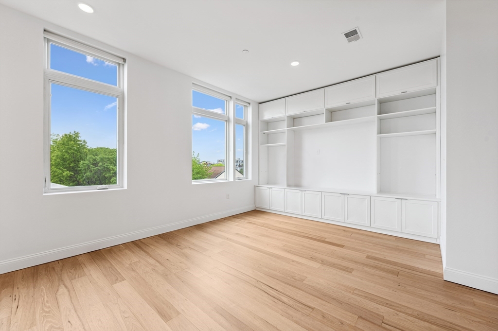 170 West Broadway # 403