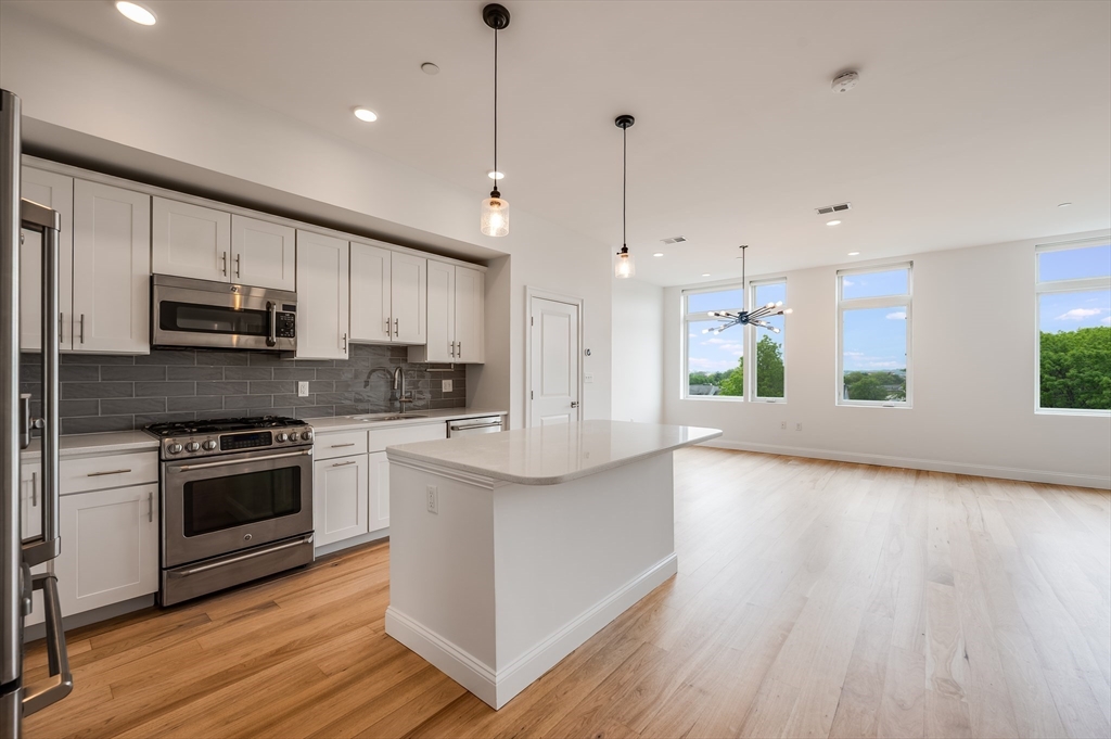 170 West Broadway # 403