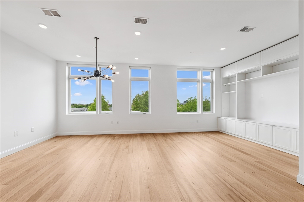 170 West Broadway # 403