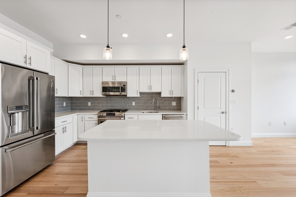 170 West Broadway # 403