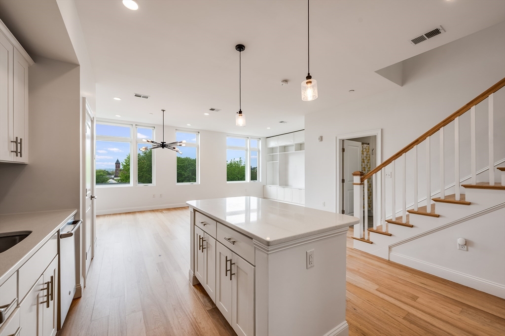 170 West Broadway # 403