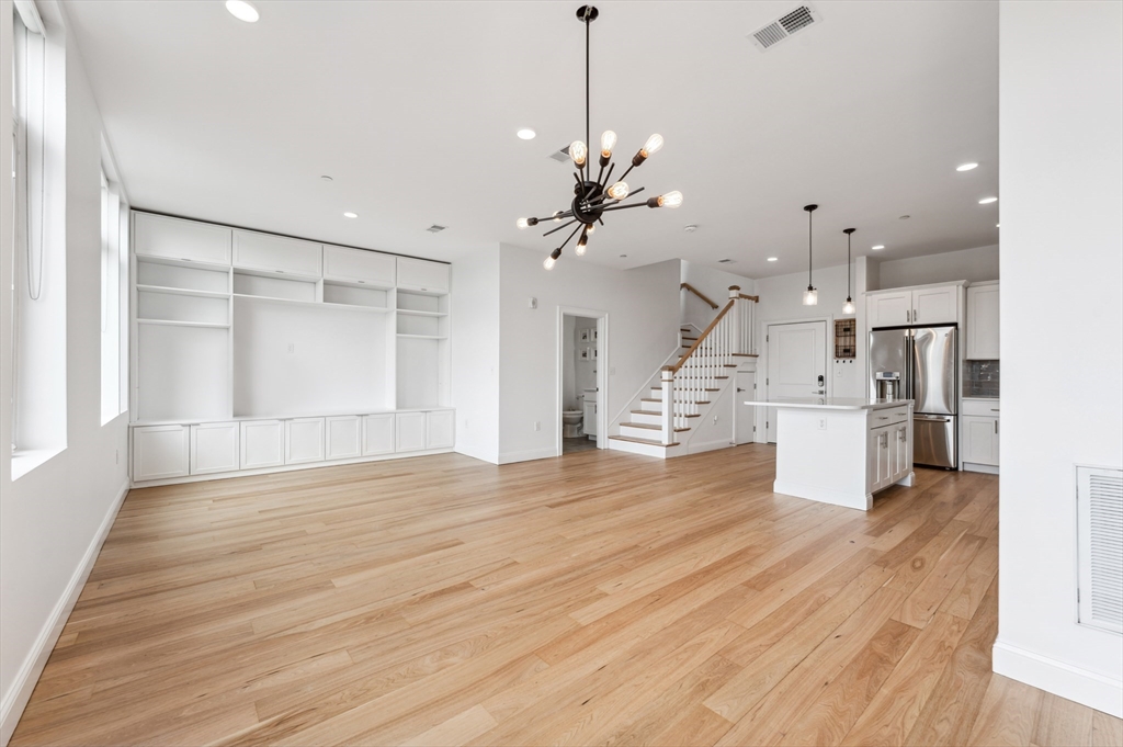 170 West Broadway # 403