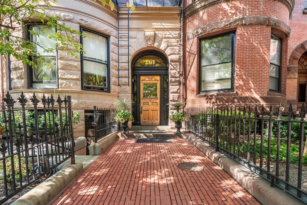 261 Marlborough St # 12