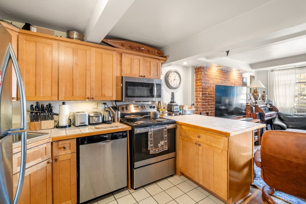 261 Marlborough St # 12